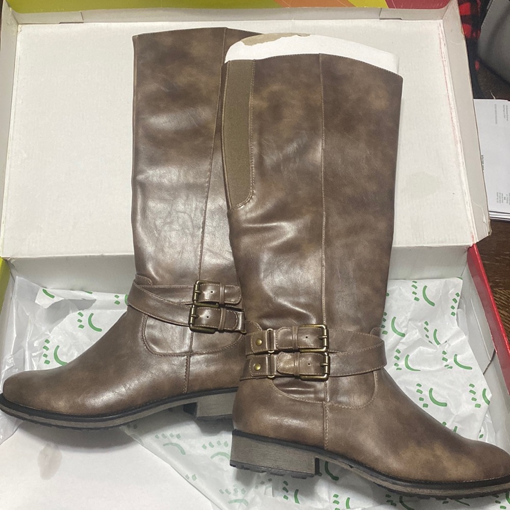 BRAND NEW ✨ wide calf leather boots.